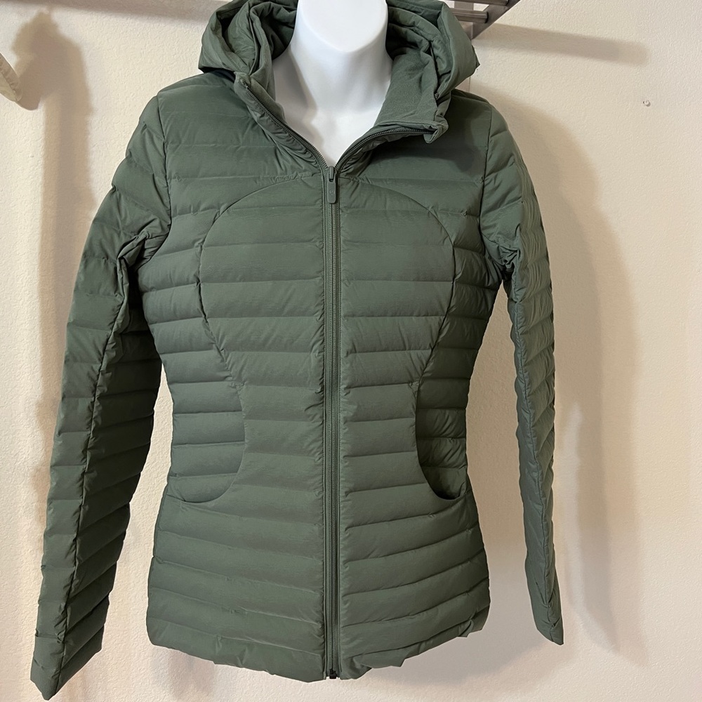 Lululemon hooded coat new with out tags